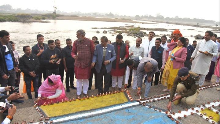 ग्रामीण विकास मंत्री श्री पटेल ने किए दीप प्रज्वलित